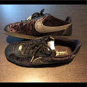 Nike Cortez velvet black and gold